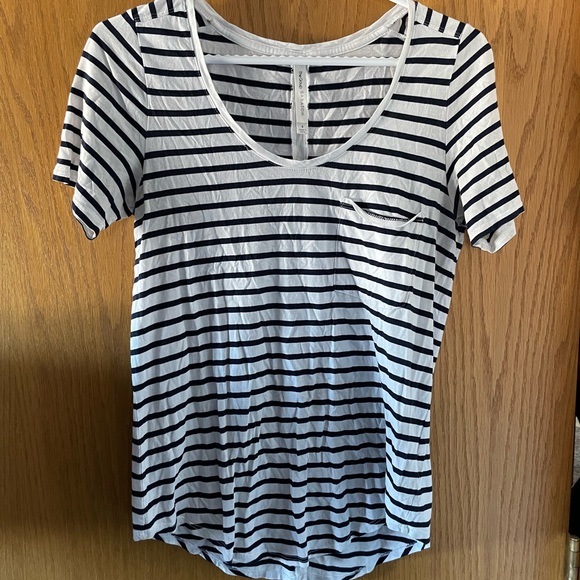 casual short sleeve - Picture 1 of 3